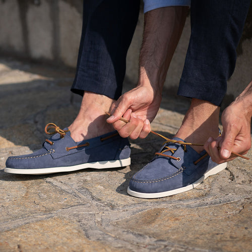 Gambaree | Men’s boat shoes in nubuck leather, navy blue | Velasca