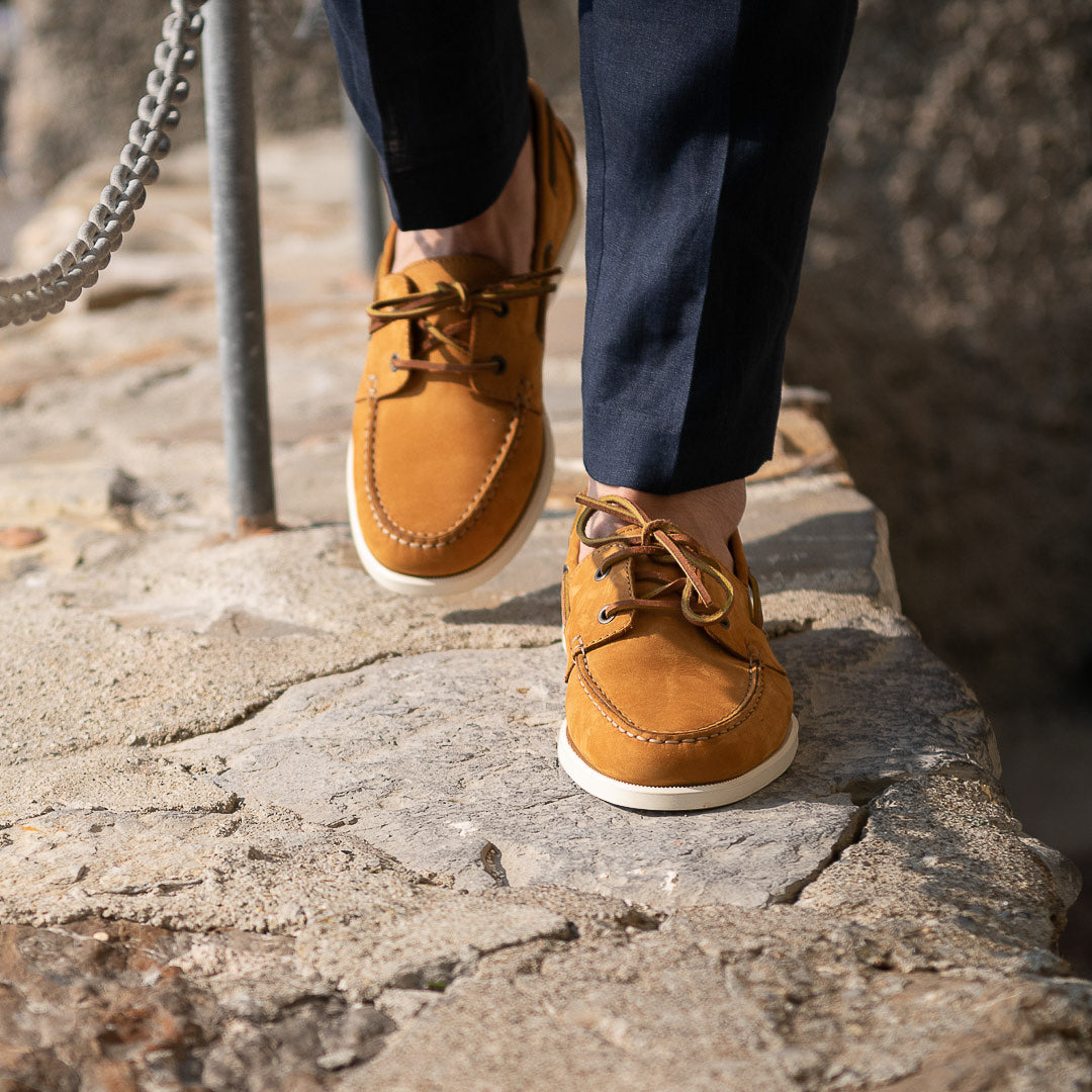 Gambaree, Men's boat shoes in nubuck leather, cognac beige