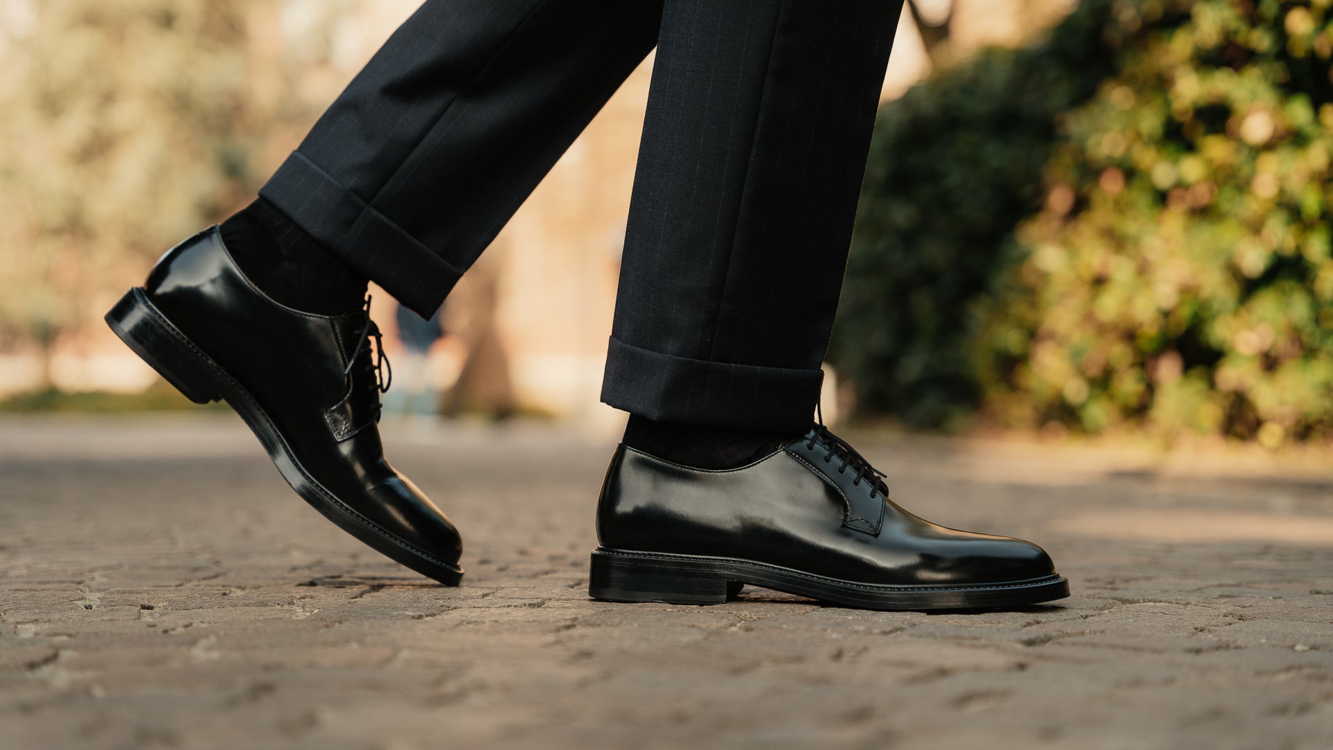 Men's classic black leather Derby shoes