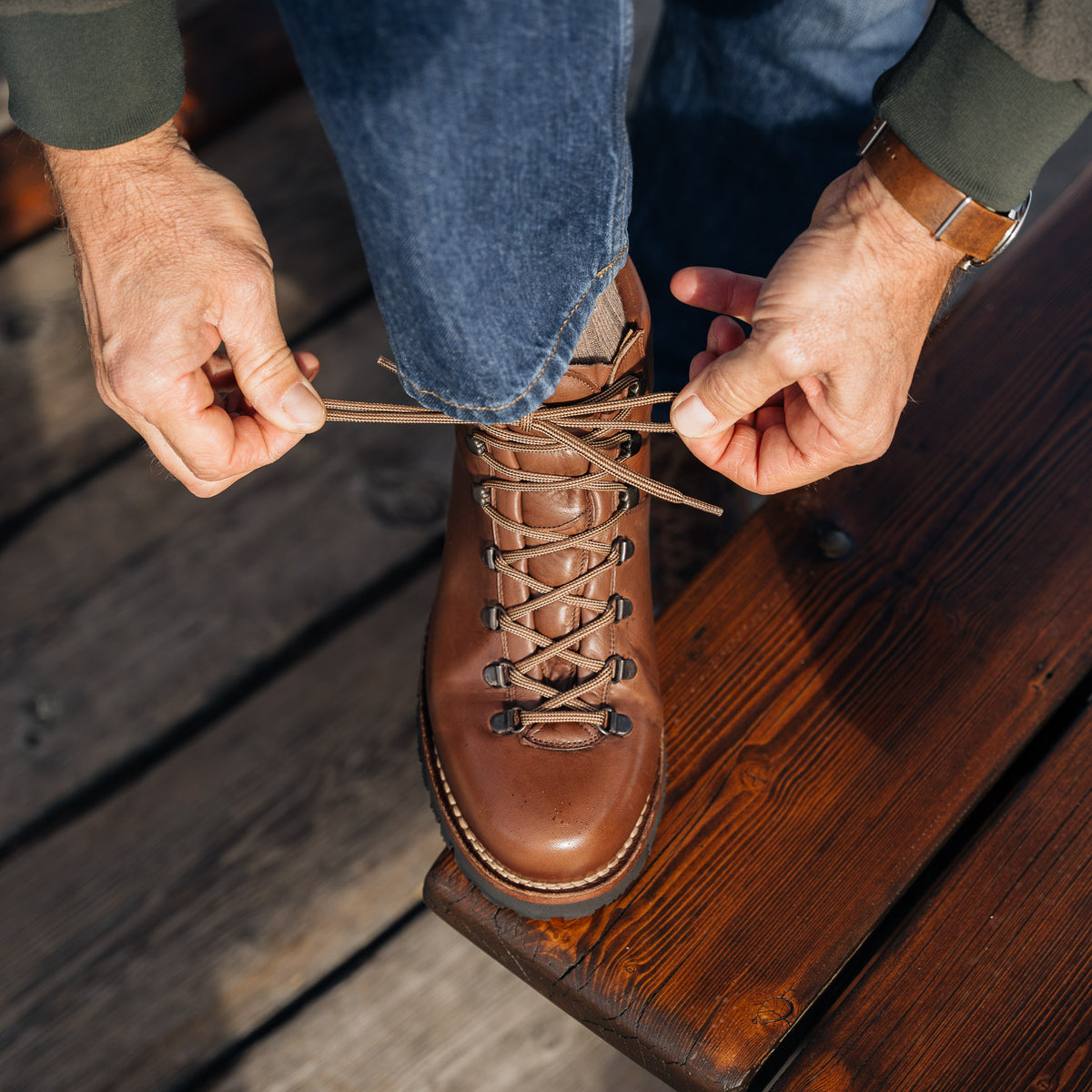 Men’s Hiking Boots in brown leather | Velasca